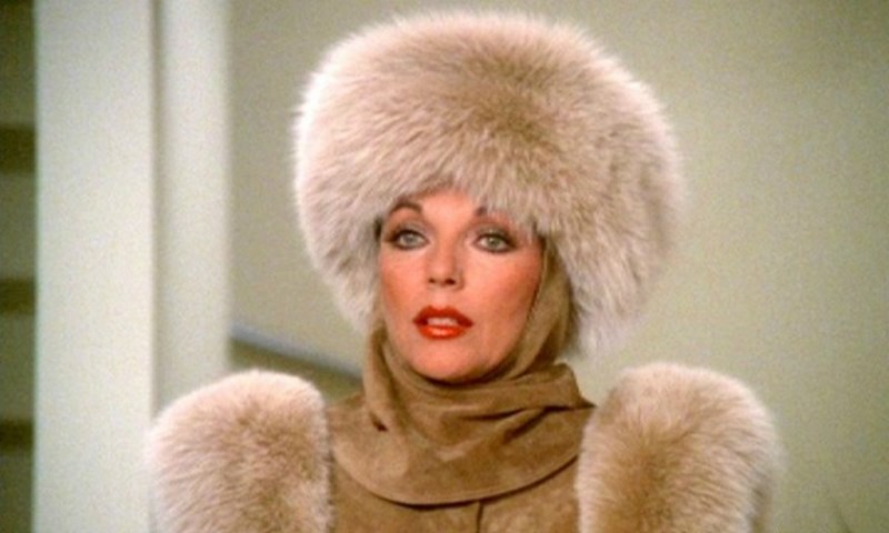 Η power γούνα: Joan Collins (1981-1989)