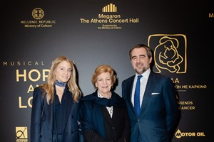 Μαριάννα Γουλανδρή Λαιμού | Με τους γονείς της, Τζώρτζ και Χριστιάννα Β. Βαρδινογιάννη, σε μουσικό γκαλά της ΕΛΠΙΔΑΣ - εικόνα 1