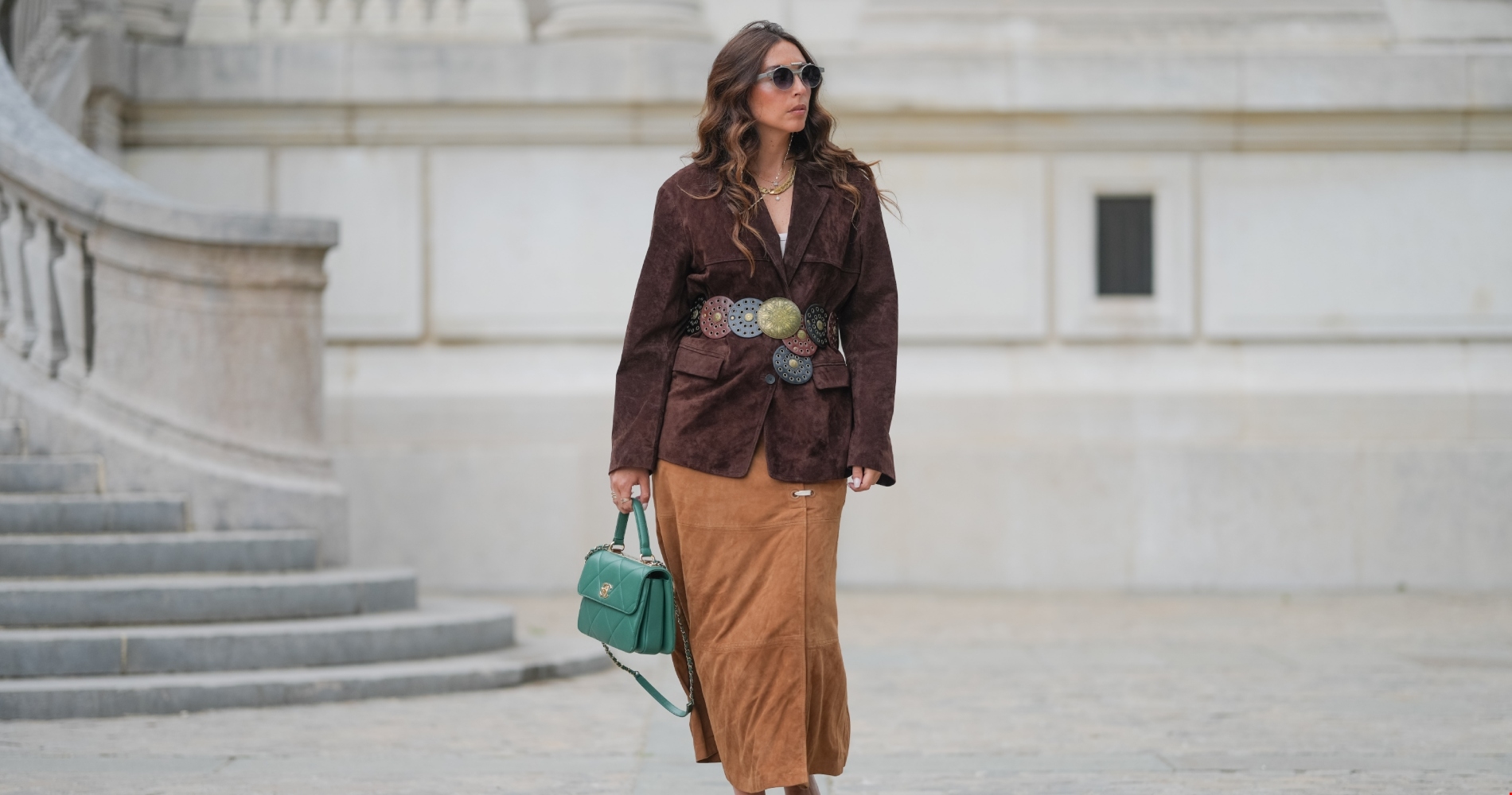 Easy & Chic | Τα ψηλόμεσα jeans από τα Marks & Spencer που θα φοράς non-stop το φθινόπωρο - εικόνα 1