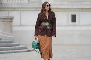 Easy & Chic | Τα ψηλόμεσα jeans από τα Marks & Spencer που θα φοράς non-stop το φθινόπωρο - εικόνα 1