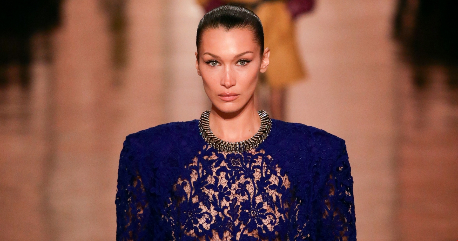 Η απόλυτη κίνηση αντιγήρανσης που παραμελούμε στη ρουτίνα μας - εικόνα 1