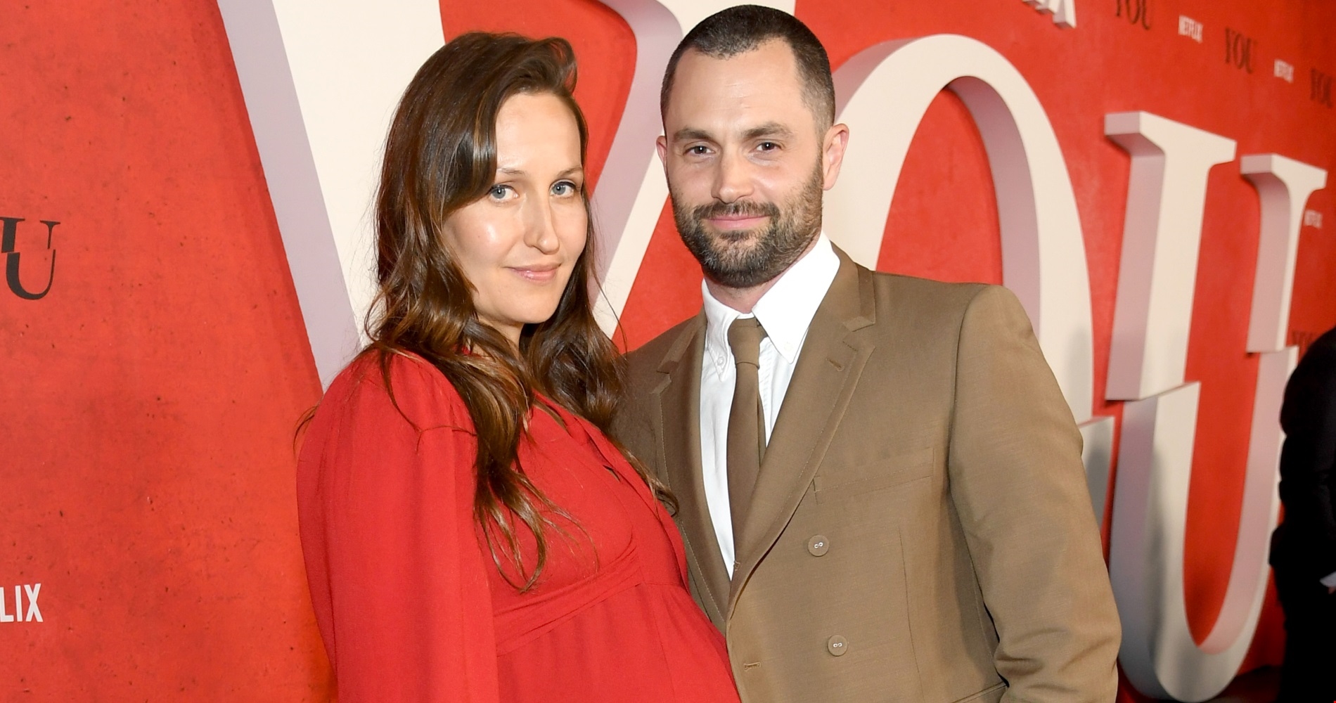 Penn Badgley | Επίσημη εμφάνιση με την εγκυμονούσα σύζυγό του