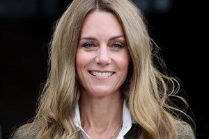 Kate Middleton | Το φόρεμά της είναι στο διαχρονικό μοτίβο που δεν πρέπει να λείπει από τη συλλογή καμίας γυναίκας - εικόνα 2