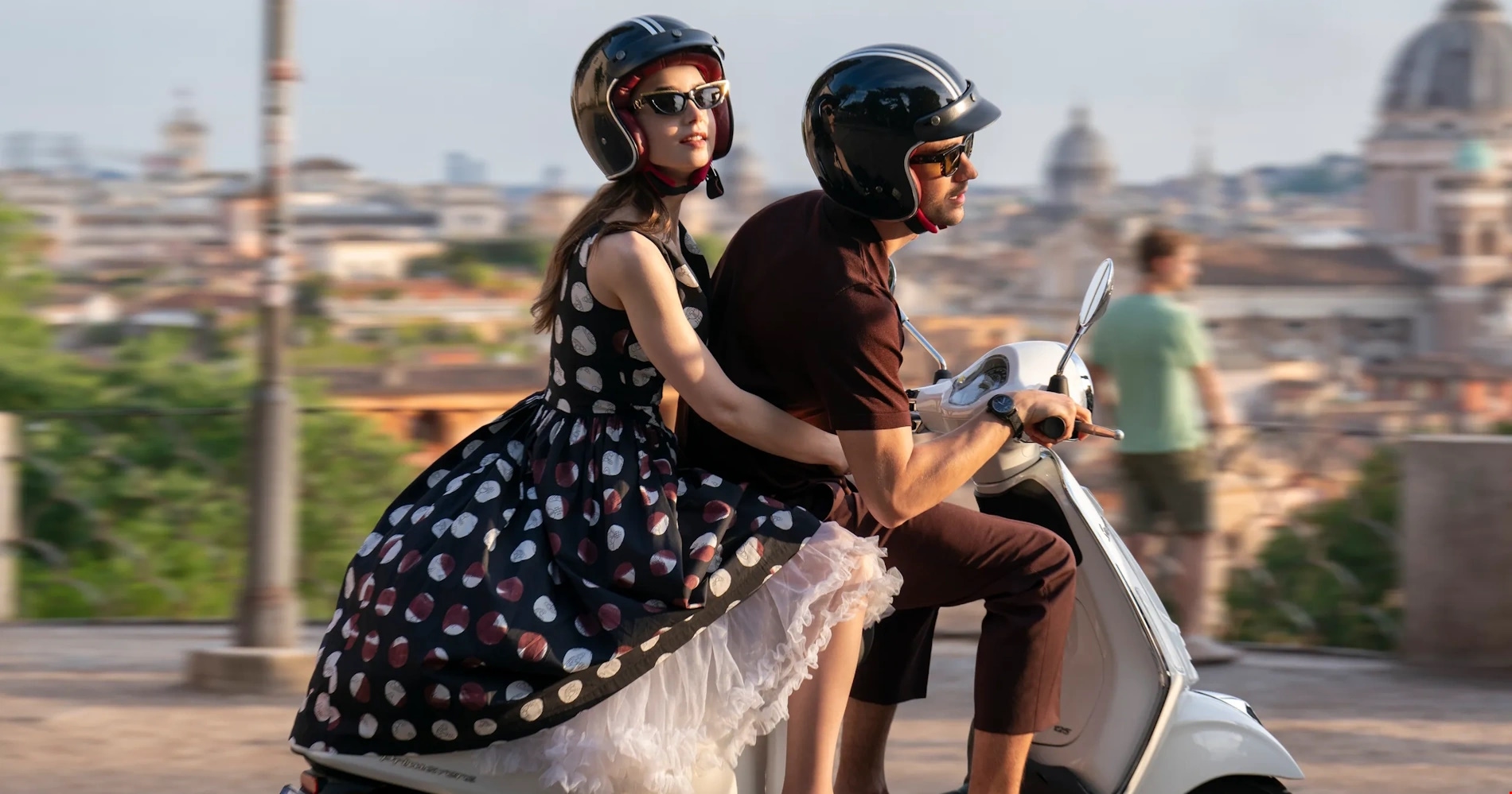 Lucas Bravo | Χώρισε ο "Gabriel" από το Emily in Paris - εικόνα 1