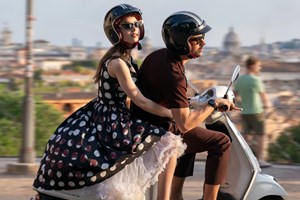 Lucas Bravo | Χώρισε ο "Gabriel" από το Emily in Paris - εικόνα 1