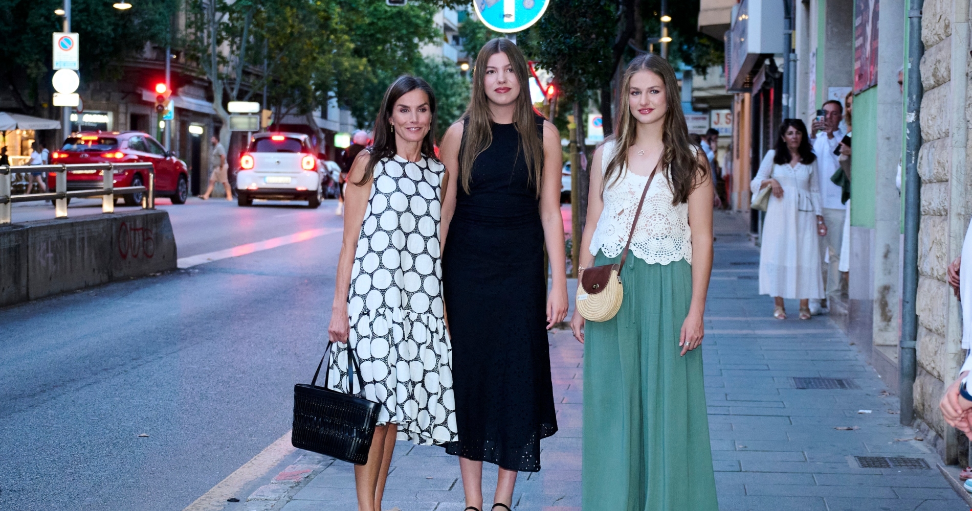 Πριγκίπισσα Leonor της Ισπανίας | Με κροσέ top από τη Mango σε βραδιά θερινού σινεμά