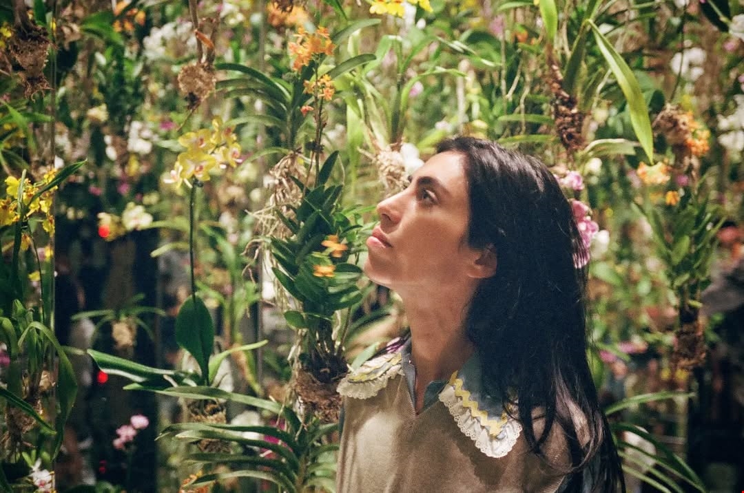 Η Ευγενία Νιάρχου με καλή της φίλη στη Σαντορίνη - εικόνα 1