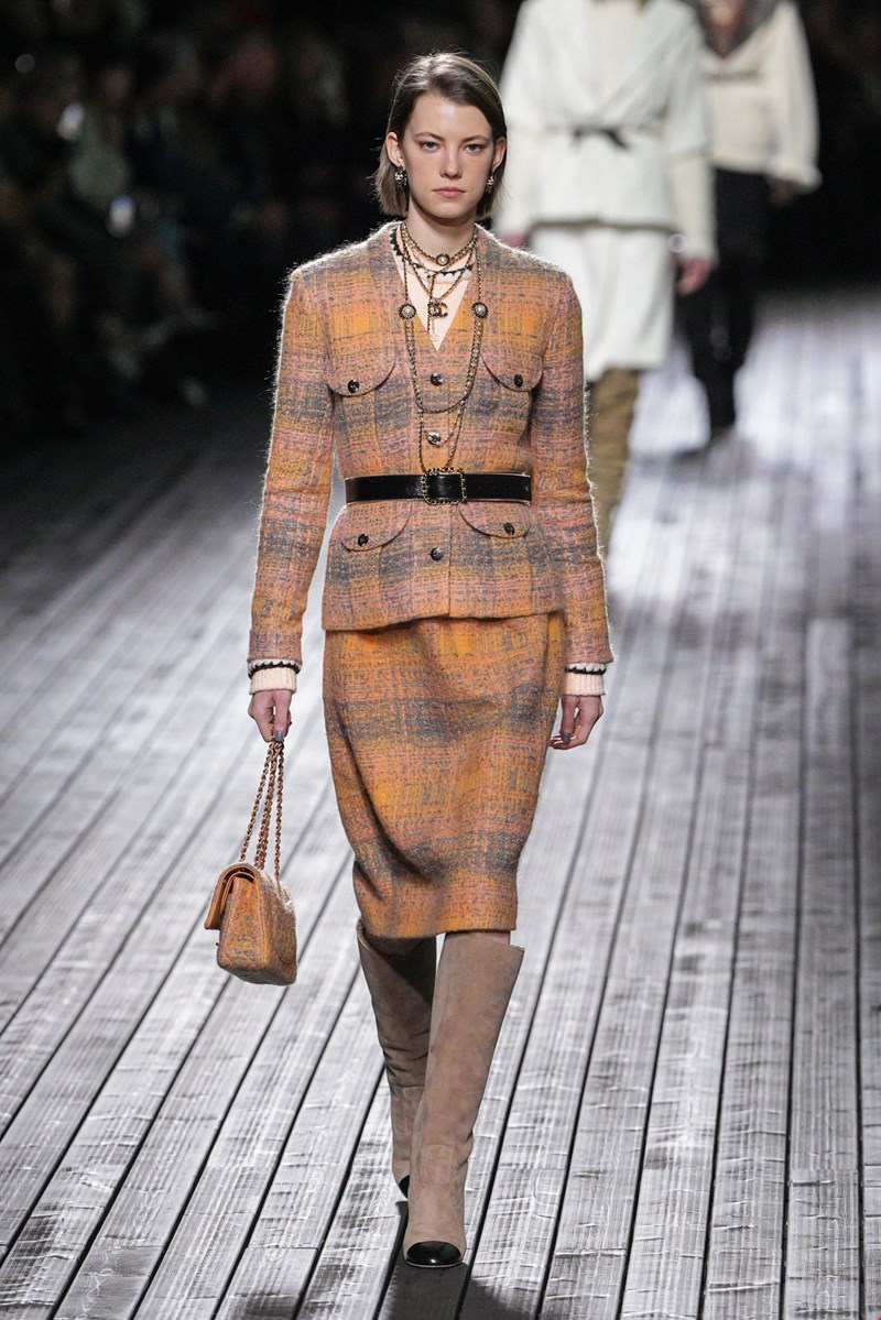 Chanel F24