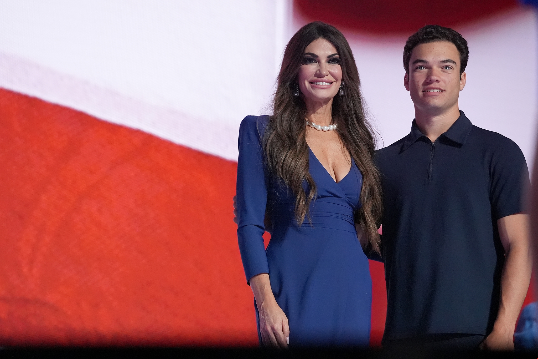 Ronan Anthony Villency | Ποιος είναι ο 19χρονος γιος της Kimberly Guilfoyle που την ακολούθησε στην Αθήνα