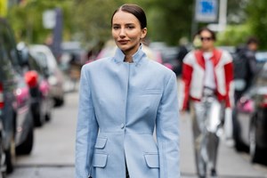 Πώς θα φορέσεις με στιλ ένα λευκό παντελόνι την άνοιξη - εικόνα 1