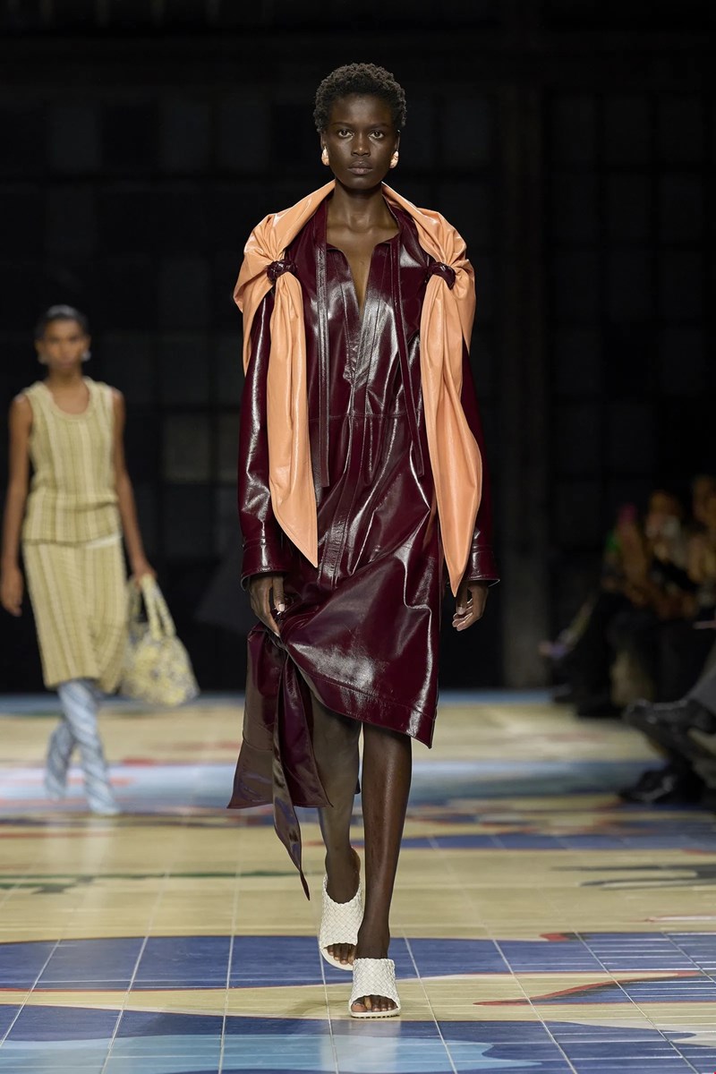 Burgundy και Peach