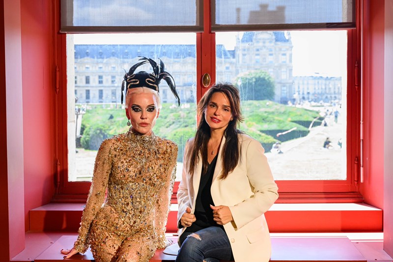 H Daphne Guinness με τη Celia Kritahrioti.