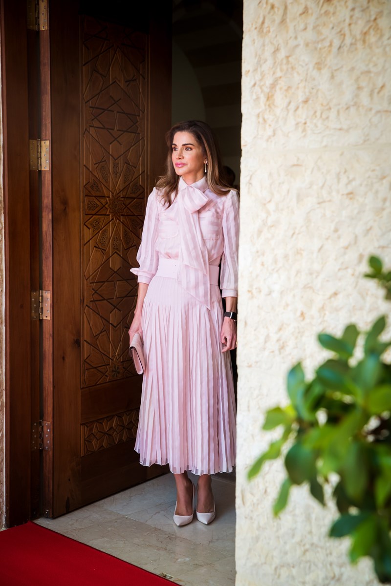 βασίλισσα-ράνια-πλισέ-φούστα