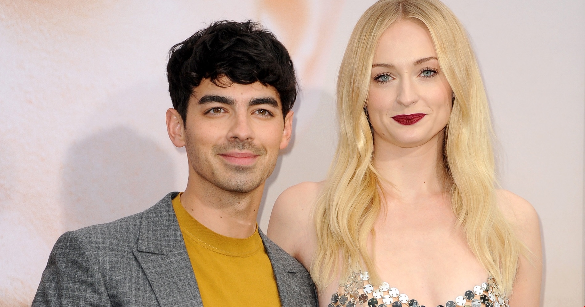 Η Sophie Turner επιστρέφει στο Ηνωμένο Βασίλειο μετά τον πόλεμο με τον Joe Jonas - εικόνα 1