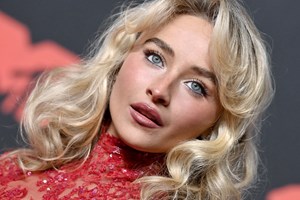 Μαριάννα Λάτση | Με glamorous μανικιούρ που συνδυάζει τα στοιχεία που λατρεύει κάθε γυναίκα - εικόνα 1