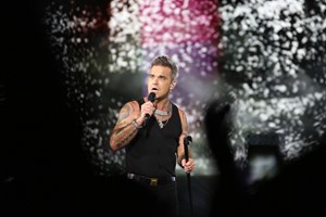 O Robbie Williams έρχεται ξανά στην Ελλάδα - εικόνα 1