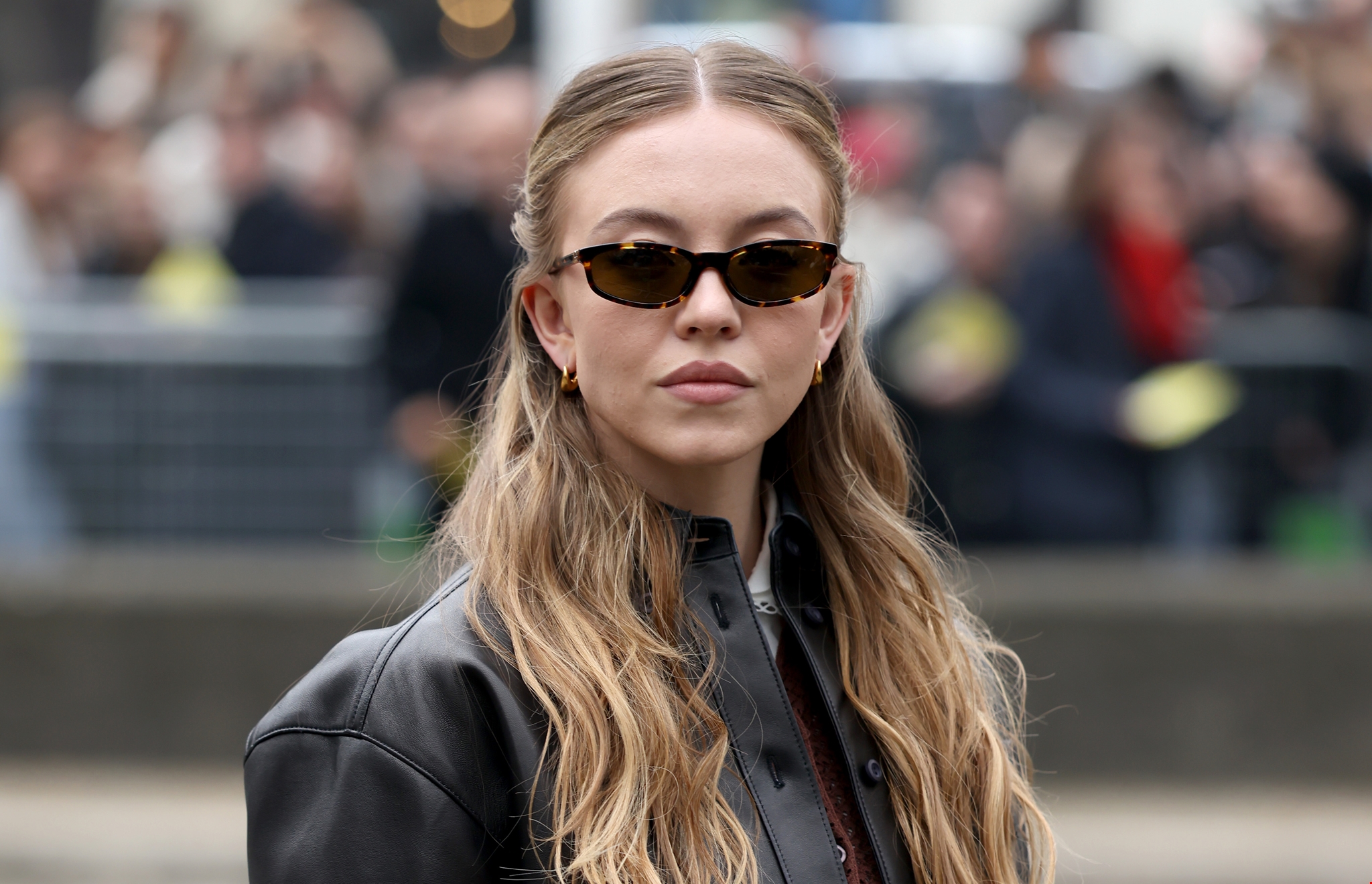 Bella Hadid | Στο φεστιβάλ των Καννών με εντυπωσιακή αλλαγή στα μαλλιά της - εικόνα 2