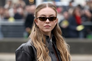 Bella Hadid | Στο φεστιβάλ των Καννών με εντυπωσιακή αλλαγή στα μαλλιά της - εικόνα 2