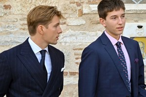 Κωνσταντίνος Αλέξιος Ντε Γκρες | Σε privé party στη Νέα Υόρκη με ανανεωμένο look - Μαζί του η Μαρία Ολυμπία - εικόνα 1