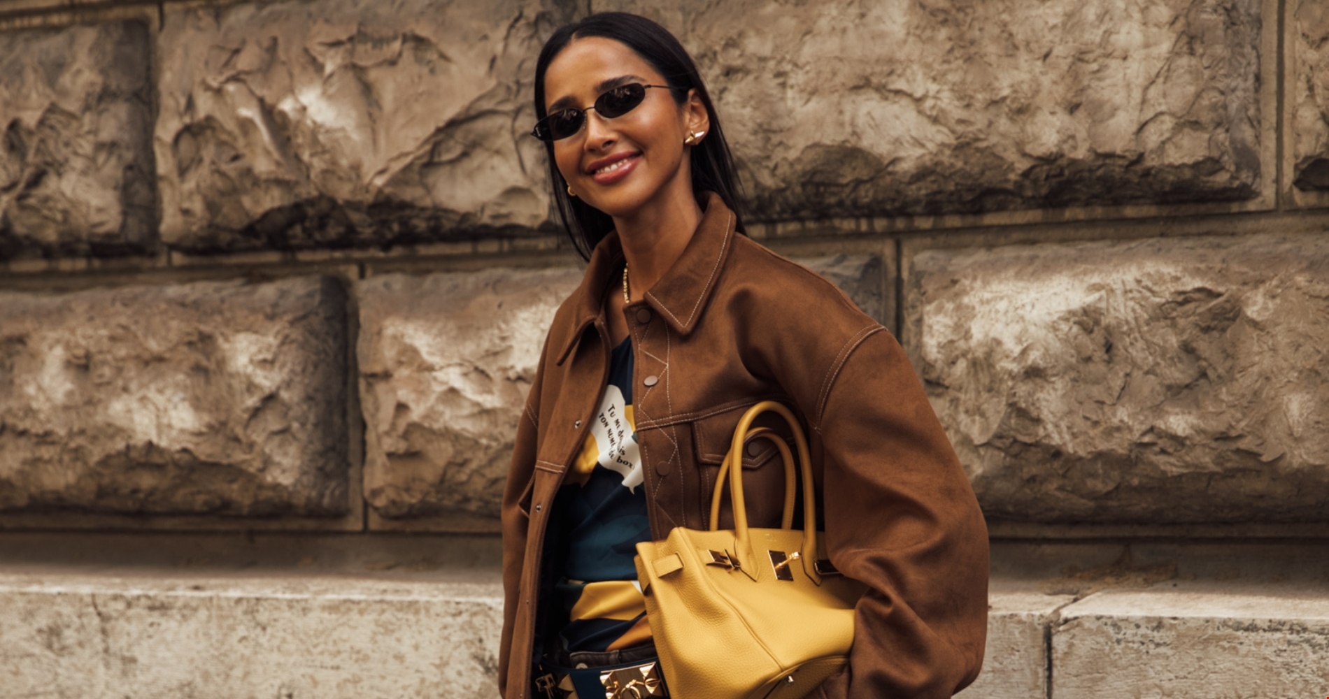 Η suede τσάντα από τη Zara που θα αντικαταστήσει την κλασική tote - εικόνα 2