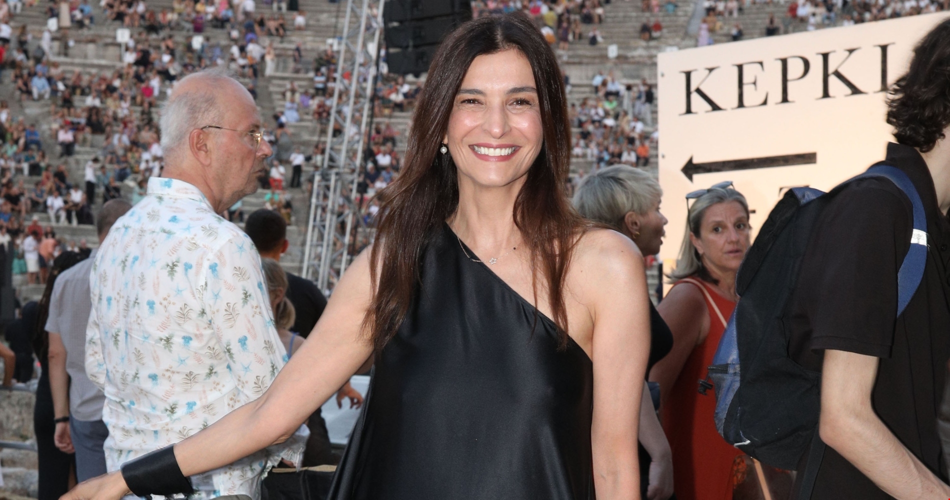 Επίδαυρος | Οι παρουσίες που ξεχώρισαν στη συναυλία του Θεόδωρου Κουρεντζή και της ορχήστρας Utopia - εικόνα 1