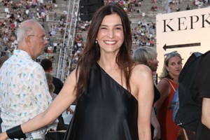 Επίδαυρος | Οι παρουσίες που ξεχώρισαν στη συναυλία του Θεόδωρου Κουρεντζή και της ορχήστρας Utopia - εικόνα 1