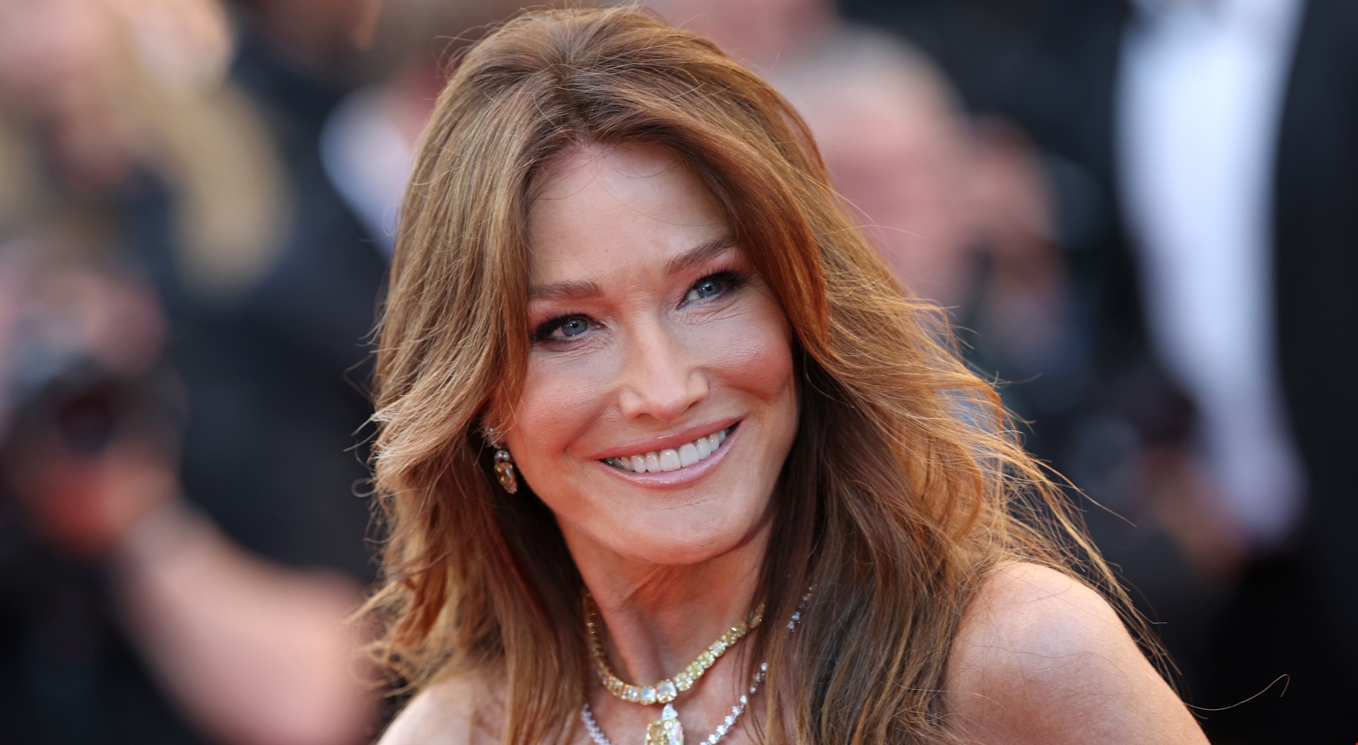 Η Carla Bruni στο πλευρό του συζύγου της, Nicolas Sarkozy μετά την καταδίκη του