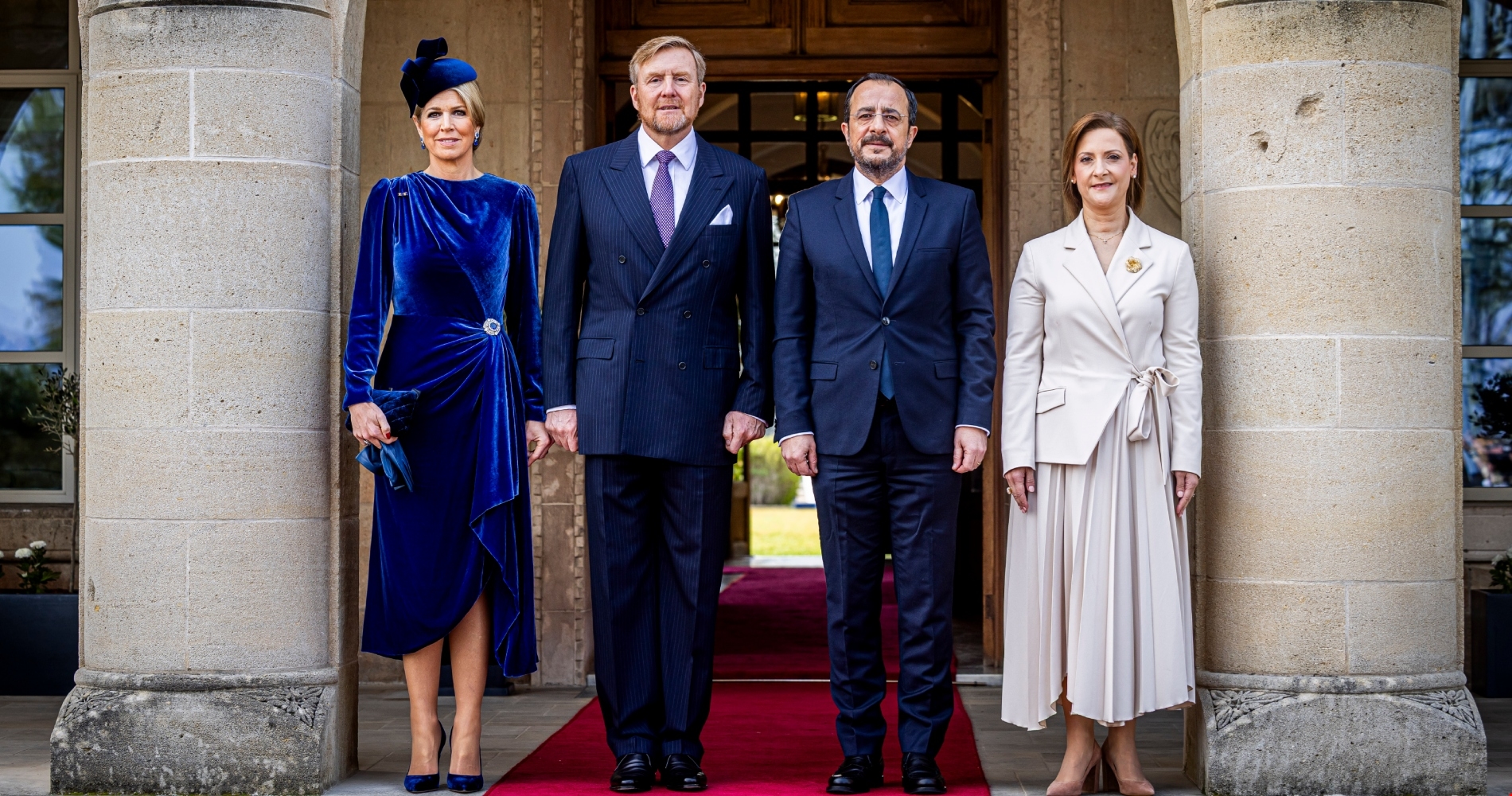 Βασίλισσα Ράνια της Ιορδανίας | Η εμφάνιση με μεταξωτό φόρεμα στην πιο powerful απόχρωση - εικόνα 2