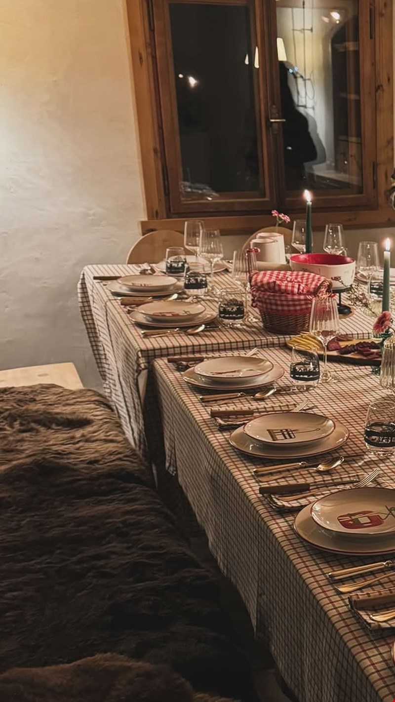 H Nina Flohr στις Άλπεις - το δείπνο με κεριά