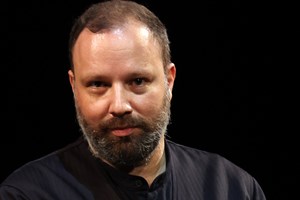 Bugonia | Η ανατροπή με την κυκλοφορία της νέας ταινίας του Γιώργου Λάνθιμου - εικόνα 1