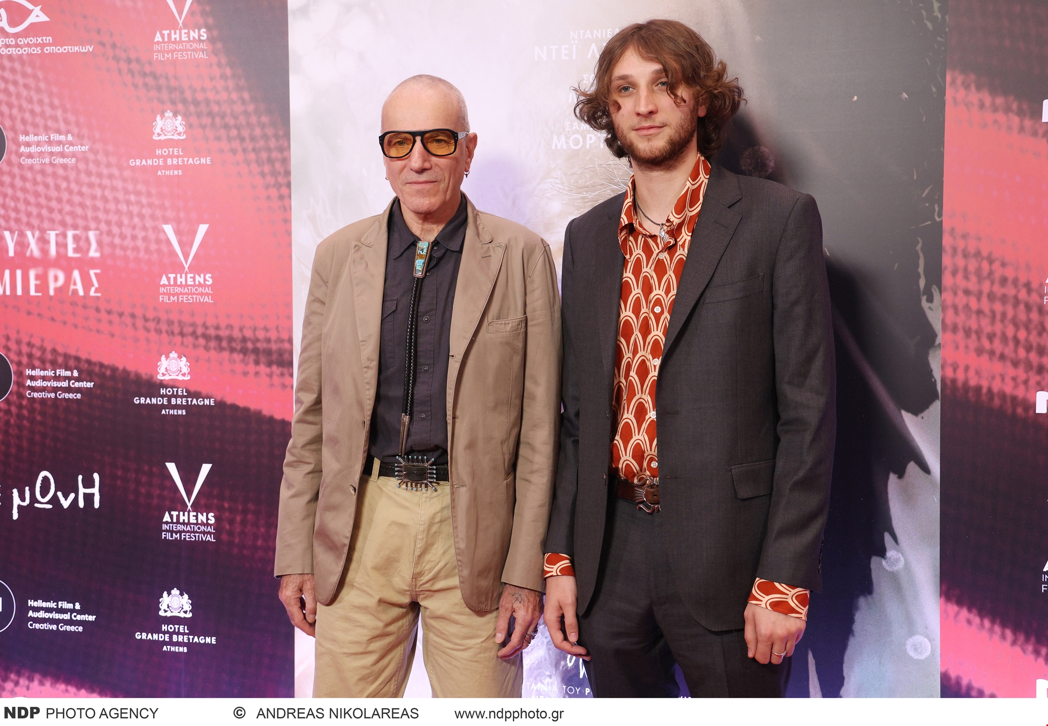 Στην Αθήνα ο Daniel-Day Lewis με τον γιο του, Ronan | Ο λόγος της επίσκεψής τους στη χώρα μας