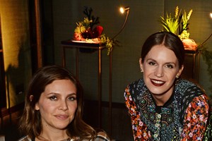 Ευγενία & Ηλέκτρα Νιάρχου | Βραδινή έξοδος με τη σύντροφο του αδερφού τους σε μυστική τοποθεσία - εικόνα 3