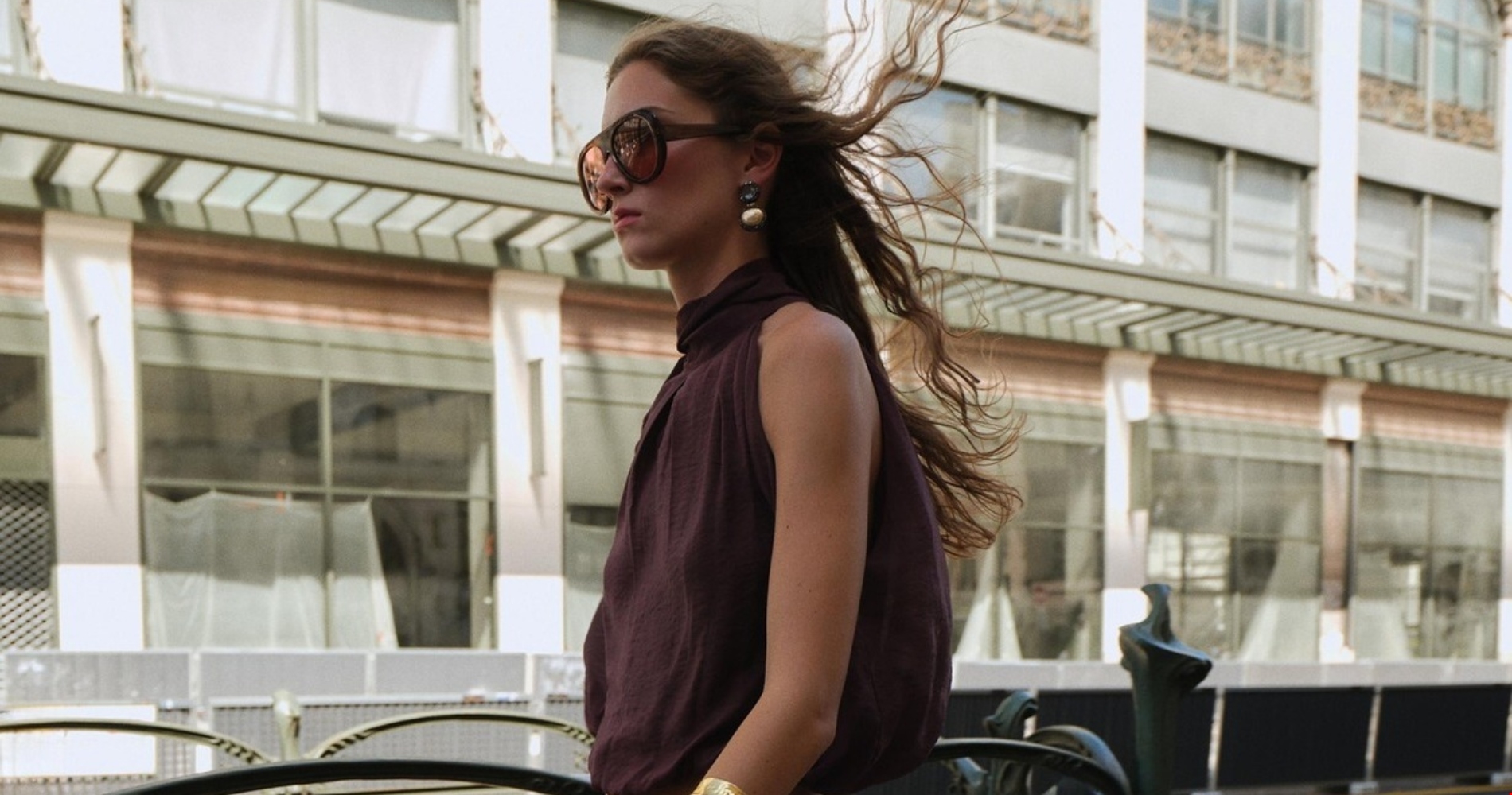 Aubergine Chic | Αυτό το pinstripe σακάκι από τη Stradivarius είναι στην απόχρωση που θα μας απασχολήσει περισσότερο το φθινόπωρο - εικόνα 1