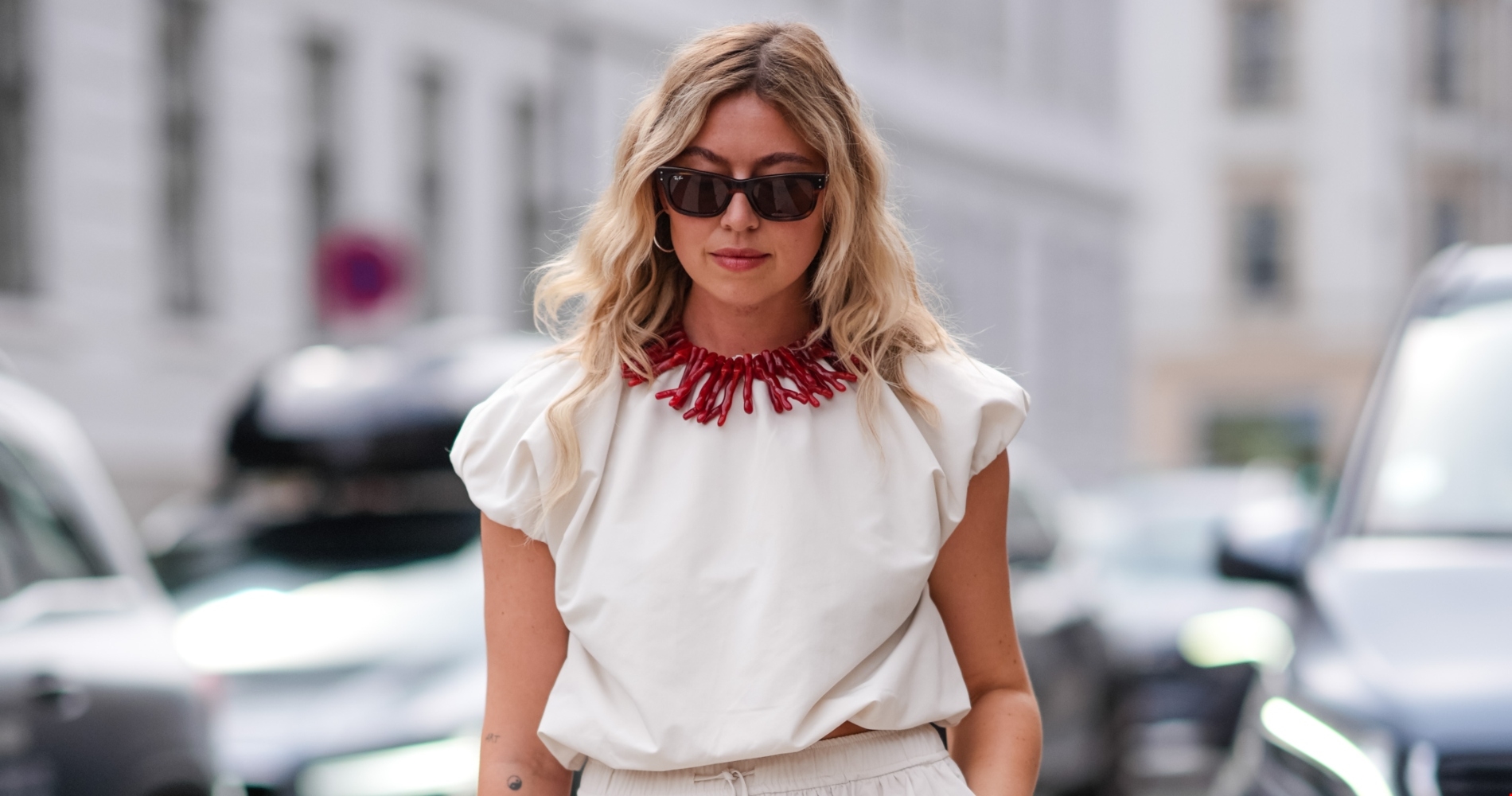 Οι 5 chic αποχρώσεις που φορούν κάθε καλοκαίρι οι γυναίκες με στιλ - εικόνα 1