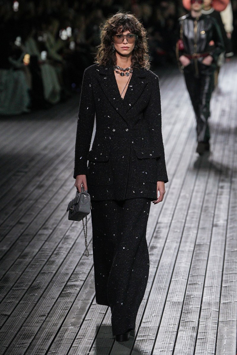 Chanel F24