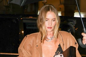 Κρεμώδες ρουζ ή σε μορφή πούδρας; Ποια είναι η καταλληλότερη υφή για τις ώριμες επιδερμίδες - εικόνα 1