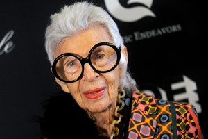 Iris Apfel | Ο οίκος Christie's δημοπρατεί τα πιο iconic αντικείμενα ενός fashion icon - εικόνα 1
