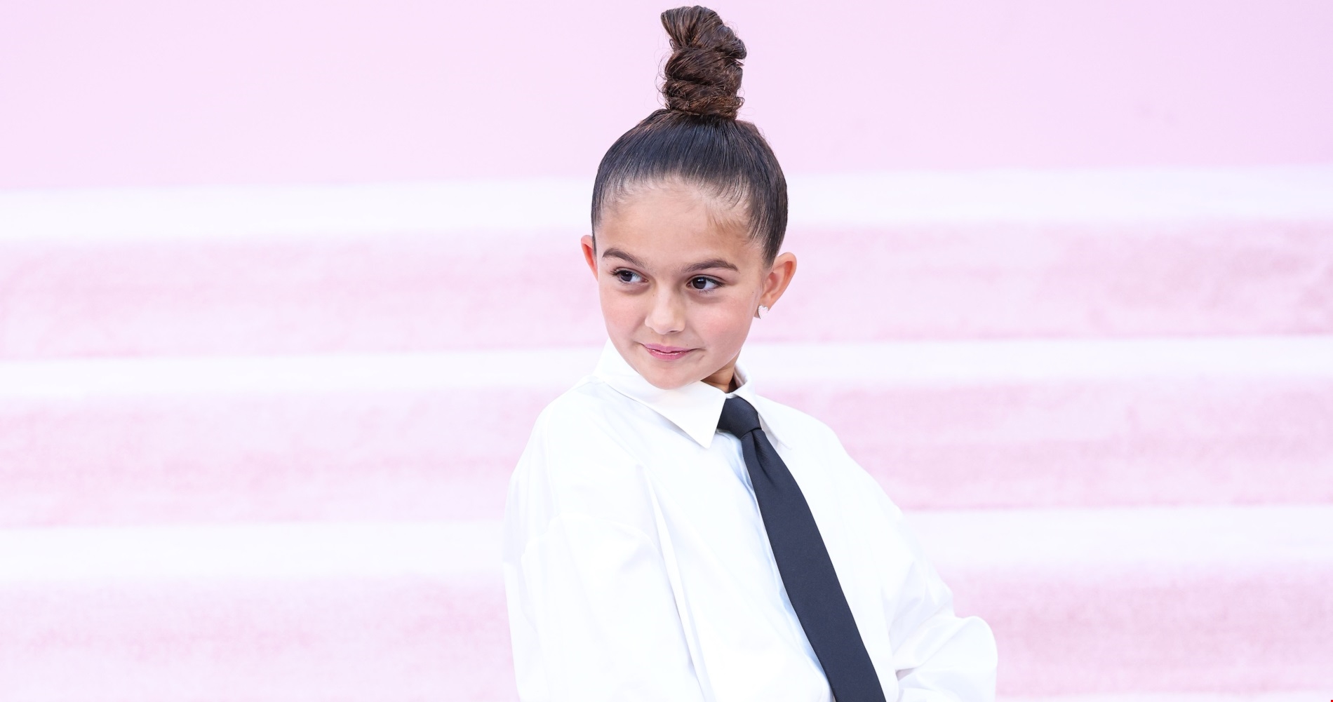 Camille Razat | Η πρωταγωνίστρια του Emily in Paris δηλώνει ερωτευμένη με την Ελλάδα - εικόνα 1