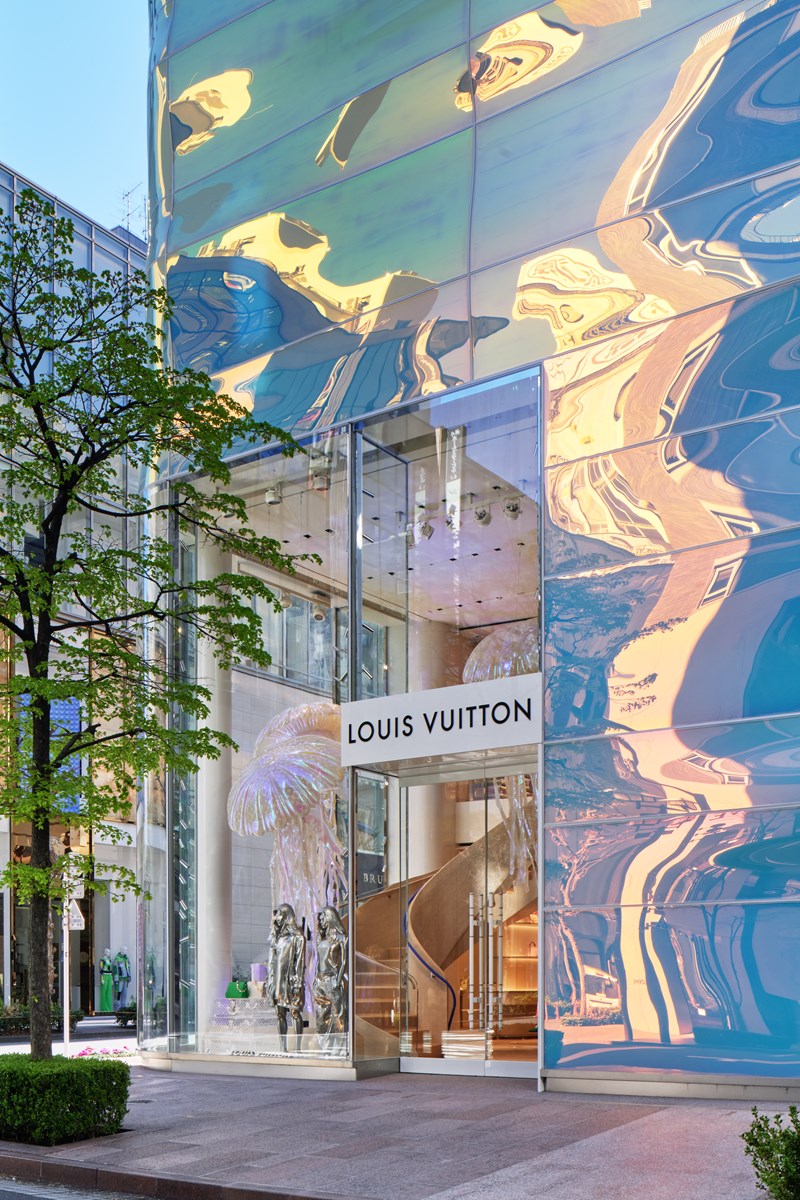 Louis Vuitton Ginza Namiki Facade by Daici An