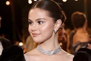 Selena Gomez | Η κίνηση που δείχνει ότι αρραβωνιάστηκε με τον Benny Blanco - εικόνα 2