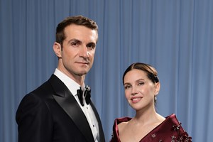 Ευγενία & Ηλέκτρα Νιάρχου | Βραδινή έξοδος με τη σύντροφο του αδερφού τους σε μυστική τοποθεσία - εικόνα 1