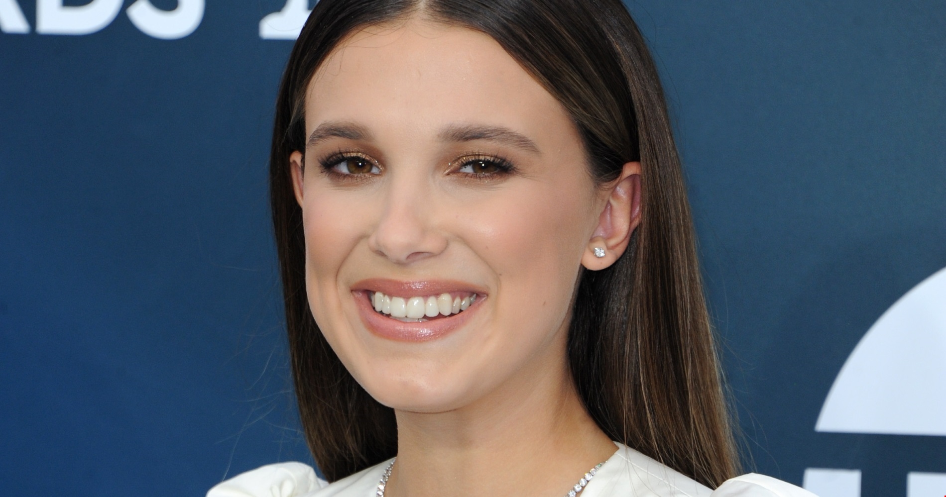 "Και τώρα είμαστε τρεις!": H Millie Bobby Brown και ο Jake Bongiovi καλωσορίζουν το πρώτο τους παιδί - εικόνα 1