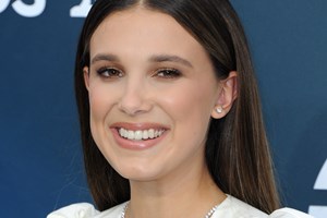 "Και τώρα είμαστε τρεις!": H Millie Bobby Brown και ο Jake Bongiovi καλωσορίζουν το πρώτο τους παιδί - εικόνα 1