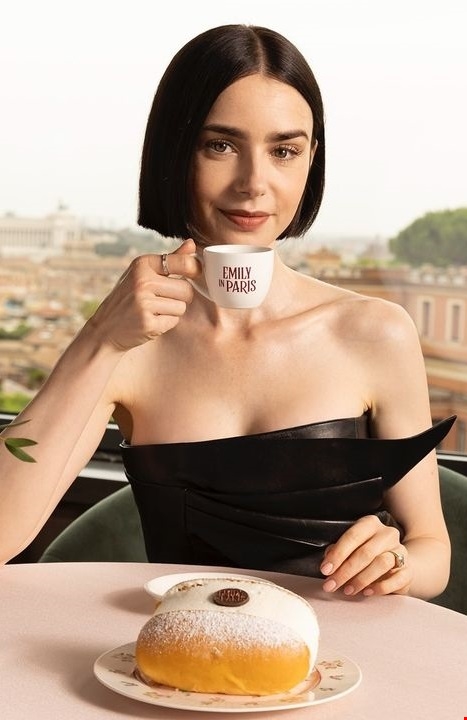 Rupert Everett | Αναγνώρισες τον συμπρωταγωνιστή της Julia Roberts στον 4ο κύκλο του Emily in Paris; - εικόνα 2