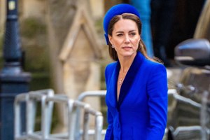 Kate Middleton | Η δημόσια εμφάνιση με tailored φόρεμα και μαύρο διάφανο καλσόν στο Royal British Legion’s Festival of Remembrance - εικόνα 3