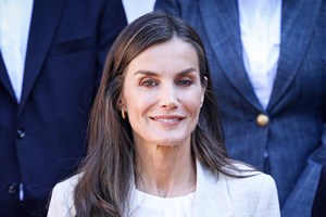 Πριγκίπισσα Leonor της Ισπανίας | Με το λινό λευκό σακάκι από τη Mango που χρειάζεσαι στη συλλογή σου - εικόνα 2