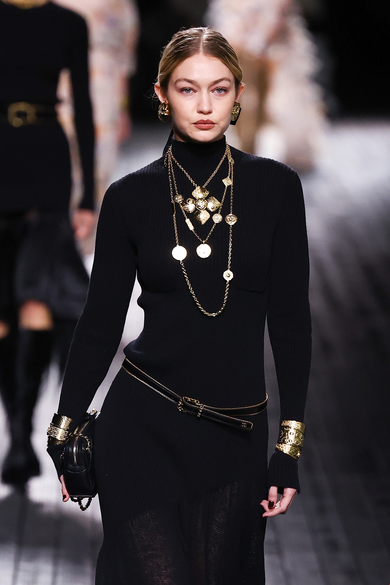 Αυτή η εντελώς ανέξοδη καθημερινή συνήθεια μειώνει το πρήξιμο στο πρόσωπο και συμβάλει στη σύσφιξη των πόρων - εικόνα 3