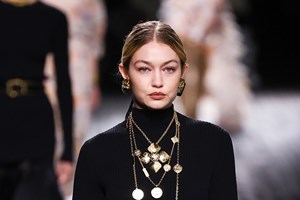 Αυτή η εντελώς ανέξοδη καθημερινή συνήθεια μειώνει το πρήξιμο στο πρόσωπο και συμβάλει στη σύσφιξη των πόρων - εικόνα 3