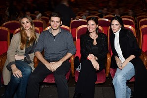 Μιράντα Πατέρα | Με casual χειμερινό look στην πρωινή βόλτα με τον εγγονό της - εικόνα 1