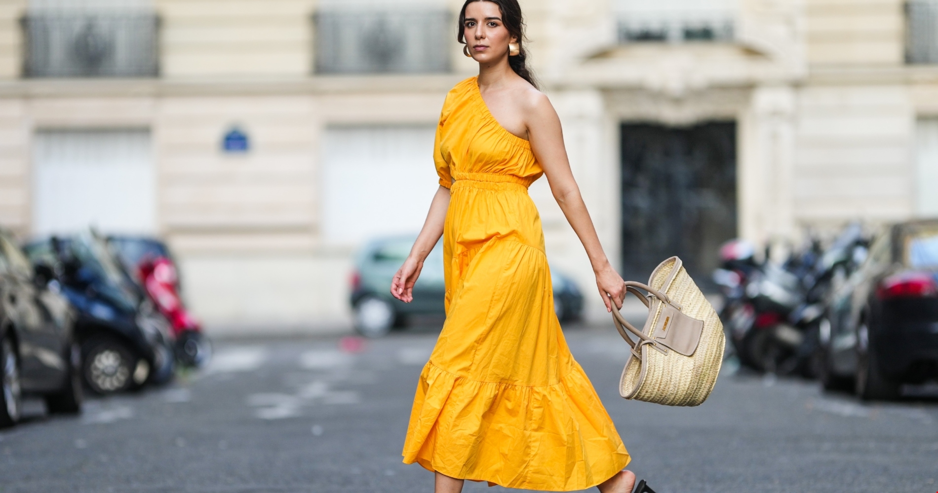 Αυτό το φόρεμα παραλίας από τα Marks & Spencer κοστίζει μόλις 25,99€ και θα το φορέσεις ακόμα και για ένα βραδινό cocktail